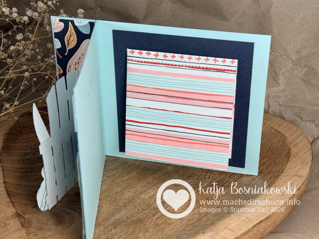 Innenansicht der Book-Bind Explosion Fun-Fold Card mit gestreiftem Designerpapier
